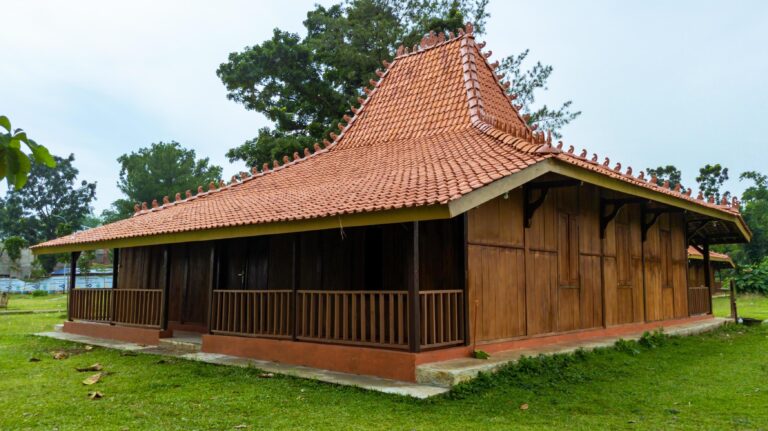 8 Tahapan Membangun Rumah Joglo