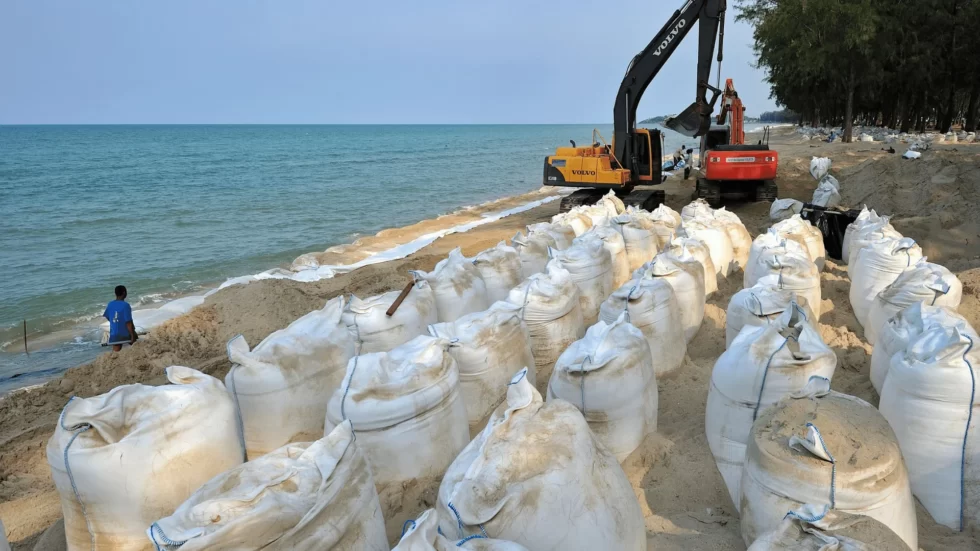 Geobag Penahan Erosi Pantai