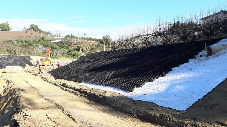 Geocells for slope stabilisation-Cara Menguatkan Tanah